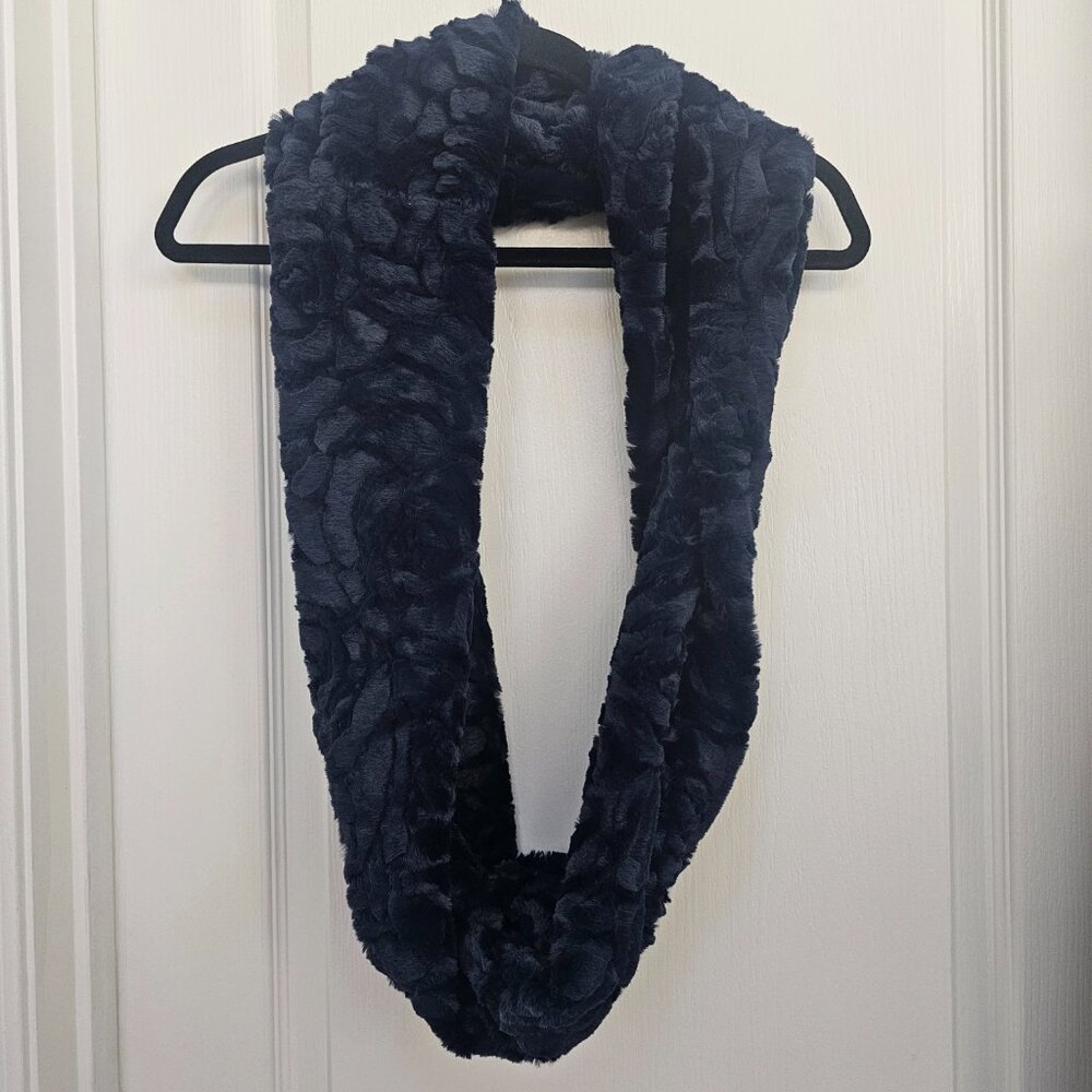 Textured infinity scarf - Picture 2 of 5